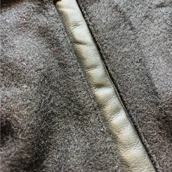 Wayne Gretzky Signed Roots Jacket CHL– “Cherry vs. Orr” Edition (2000) - Picture 13 of 15